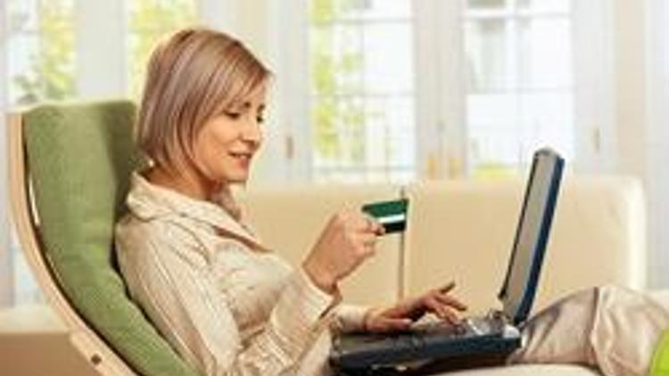 Kadınlar e-ticarette ‘cirit’ attı kartla 546 milyar lira harcandı