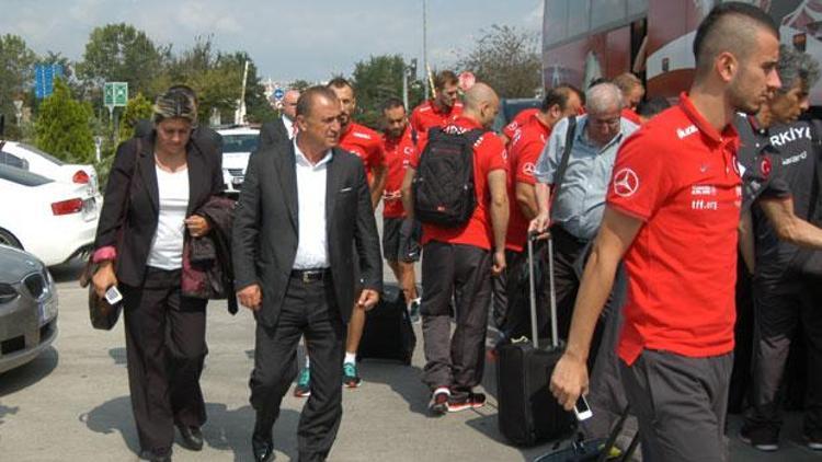 Galatasaraylı ve Fenerbahçeli taraftarlar Aziz Yıldırım pankartı açtı