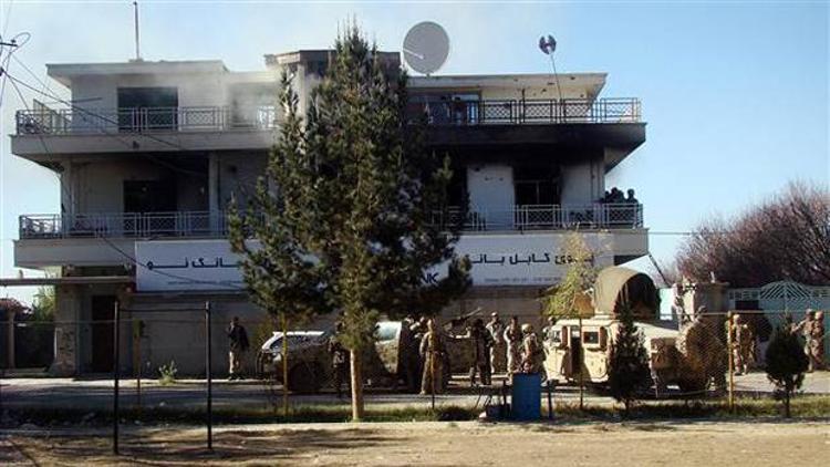 Afganistanda Taliban banka şubesi bastı