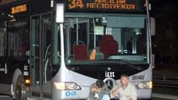 Yolcu dolu metrobüste kalp krizinden öldü