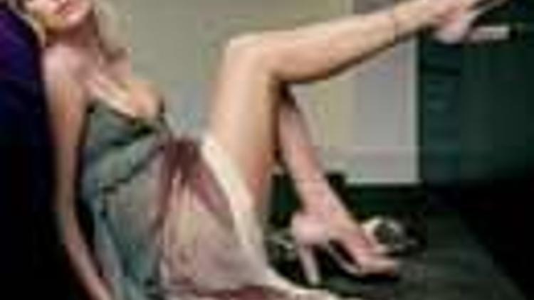 En güzel bacaklı yıldız Charlize Theron