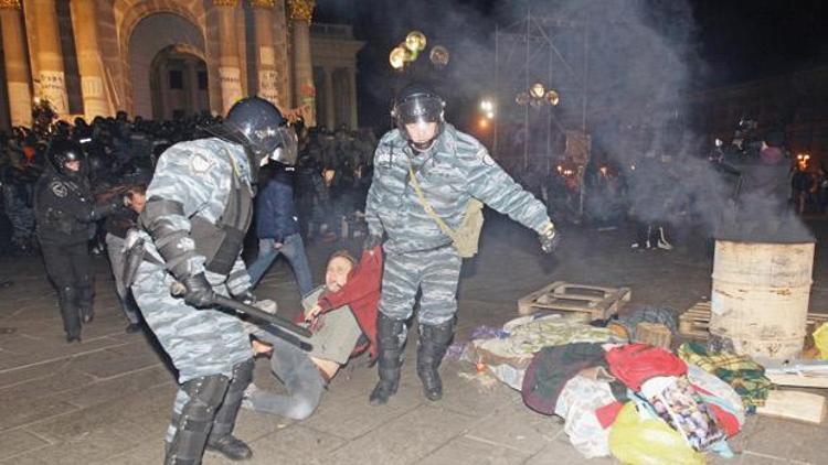 Ukraynalı hamile gazeteci, polisin şafak baskınını Hürriyet’e anlattı