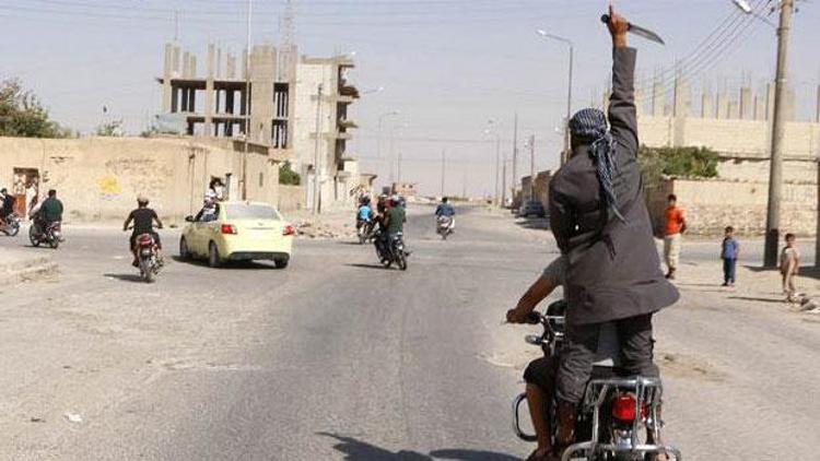 IŞİD Suriyede Tabka Askeri Havalimanınında kontrolü ele geçirdi