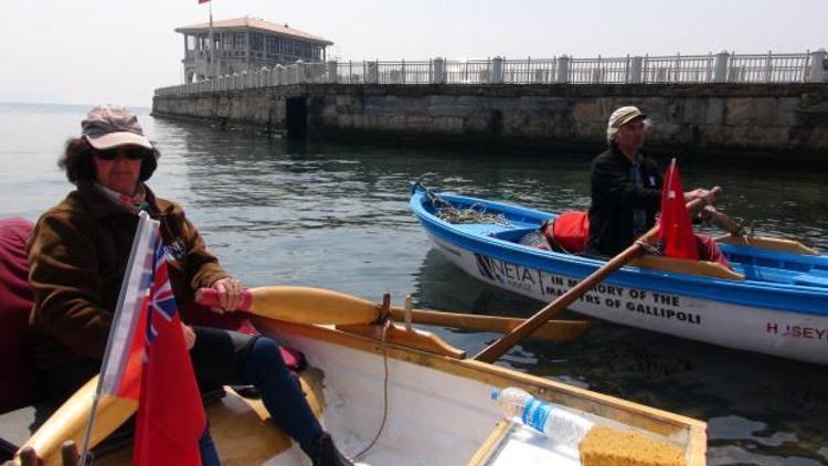 Dedelerini yitirdikleri Gelibolu’ya kürek çekiyorlar