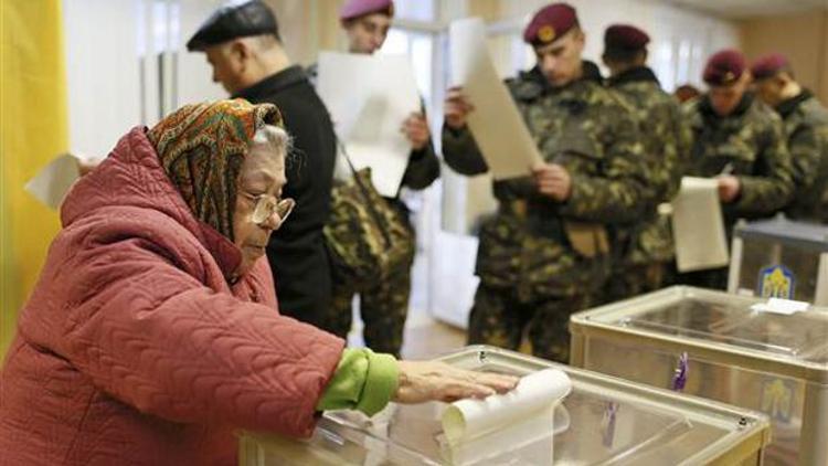 Ukrayna yeni parlamentosunu seçiyor