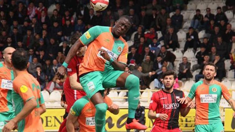 Alanyaspor deplasmanda güldü