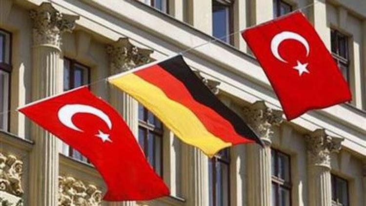 Almanyadaki Türklerden Evde Almanca konuşulsun tasarısına tepki