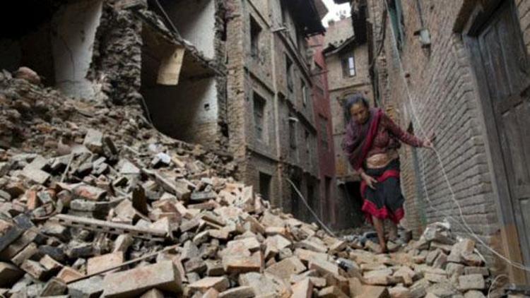 Nepal depremi: Hastanede yaralar viskiyle temizleniyor