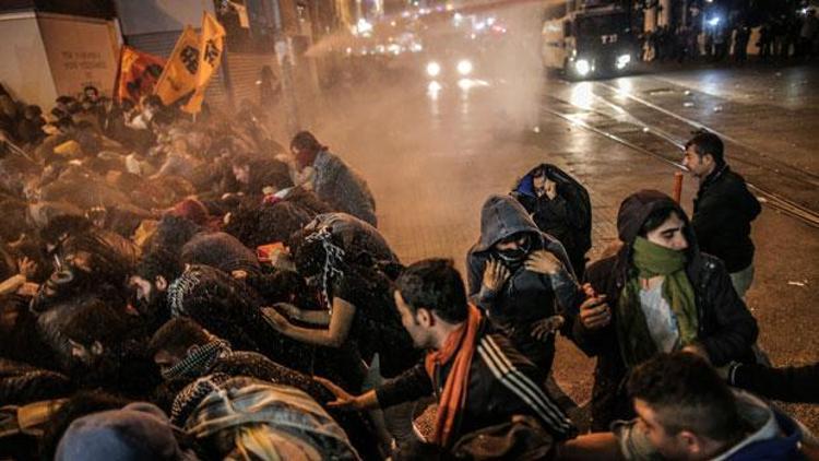 İstanbul Valiliği: 8i polis 30 kişi yaralandı