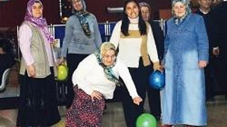 Altındağlı kadınlar bowlingle tanıştı