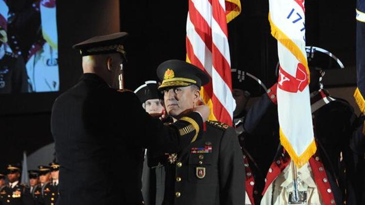 ABD Kara Kuvvetleri Komutanı Odierno’dan Orgeneral Hulusi Akar’a ödül