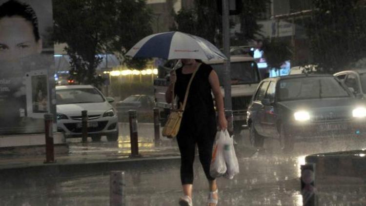 İzmirden sonra yağmur İstanbulda başladı