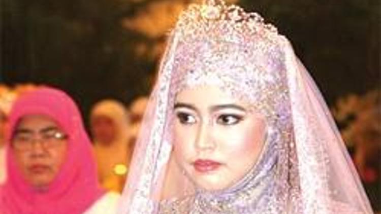 Sultanın kızı memurla evlendi