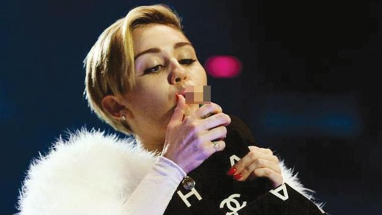 Miley rol çaldı