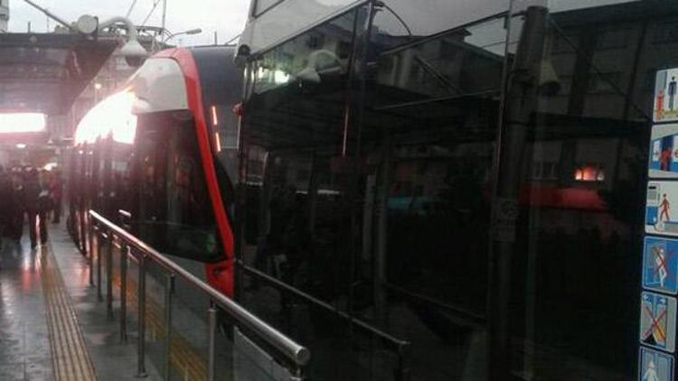 İstanbulda tramvay seferleri 1,5 saat durdu