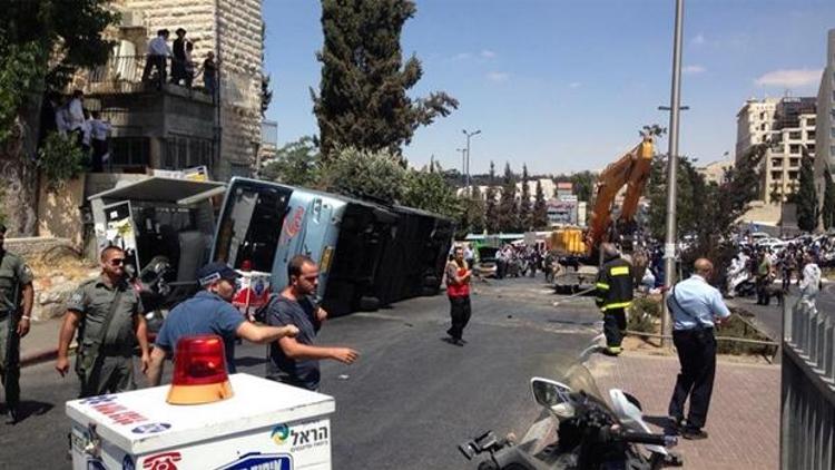 Doğu Kudüste iş makinesiyle otobüse saldıran Filistinli öldürüldü