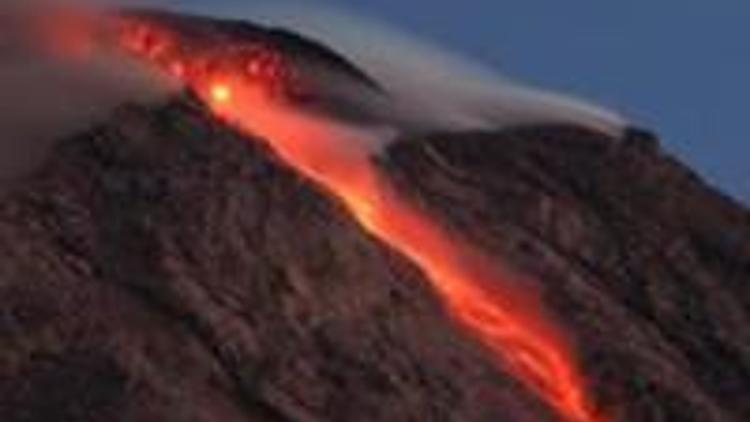 Merapi yanardağı faaliyetini sürdürüyor