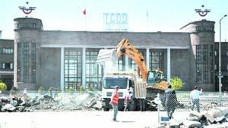 Hızlı tren garına karşı kavşak onayı iddiası