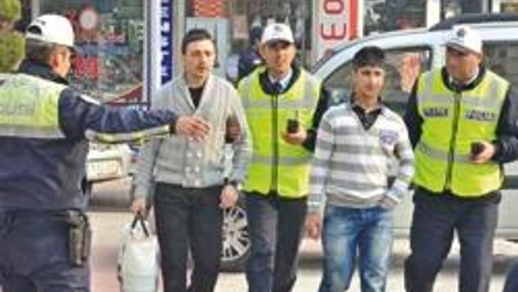 Manisa’da kırmızıda geçen 217 yayaya 15 bin TL ceza