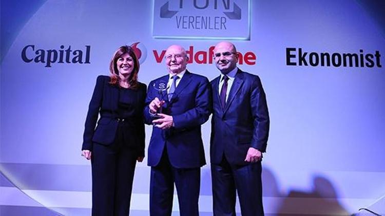 İzmir’e yön verenler ödüllerini aldı