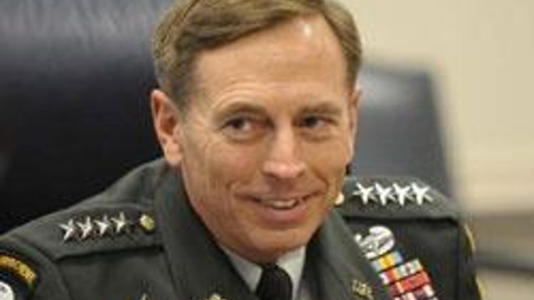 Petraeus’u beklerken senatörler çıktı