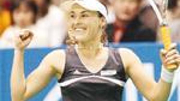 Güzeller savaşını Hingis kazandı