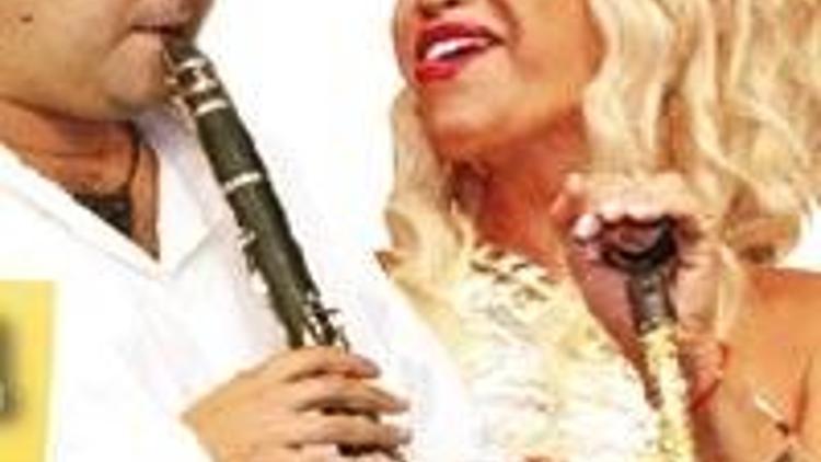 Şarkıcı Demet, klarnetçi Ata