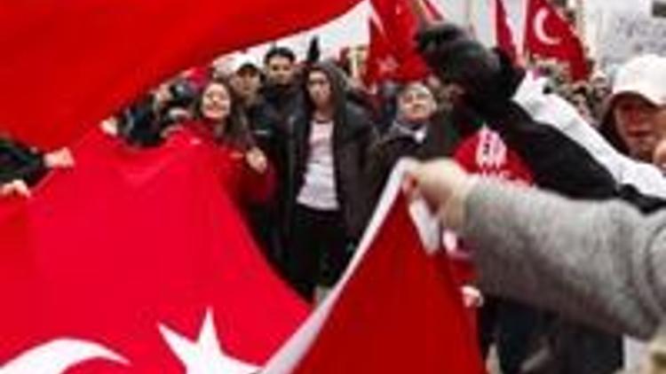İsveçteki Türkler soykırım tasarısını protesto etti