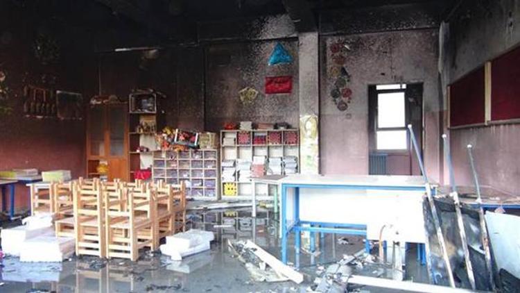 Cizre’de 4 okul molotoflarla yakıldı