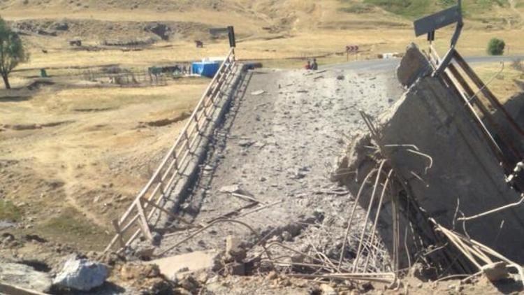 PKK, Diyarbakır-Muş Karayolundaki köprüleri havaya uçurdu
