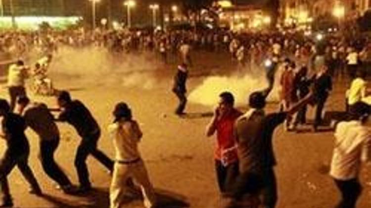 Kahiredeki Tahrir Meydanında kanlı protesto