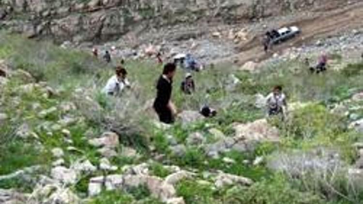 BDP’liler dağlarda PKK’lı cenazesi aradı...  Üç cenazeye asker el koydu