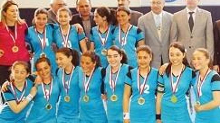 Kazan İlköğretim turnuva şampiyonu