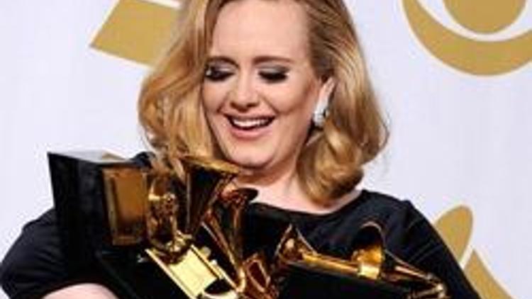 Adele yeni albüm tarihini açıkladı