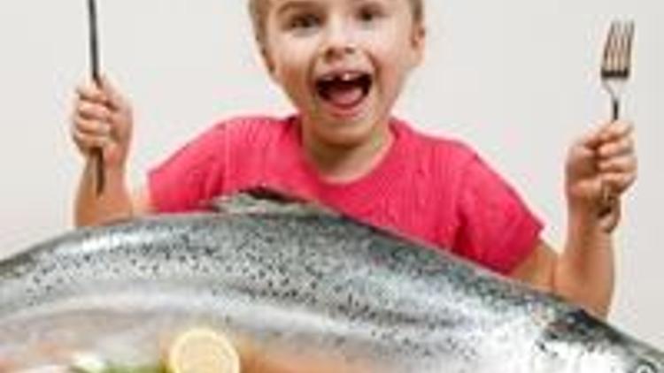Çocuklarınıza bol bol balık yedirin