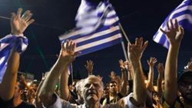 Yunanlar banka hesaplarını boşaltmaya başladı