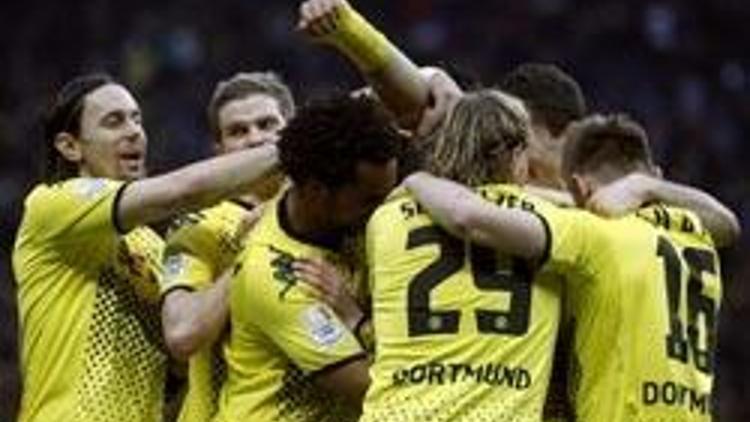 Dortmund arayı açıyor