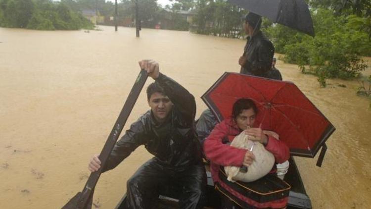 Photo Ed: Brazil floods kill at least 59, uproot thousands