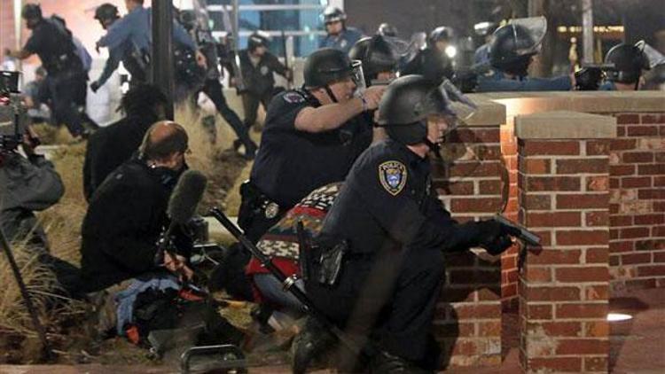 ABDde flaş gelişme: Fergusonda iki polis vuruldu
