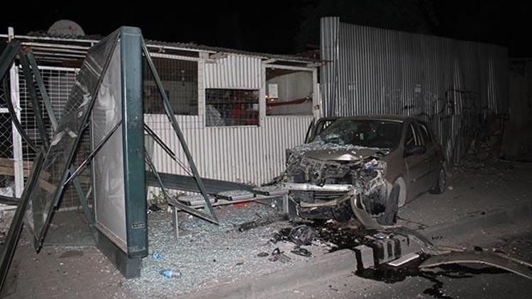 İzmirde feci kaza: 1 ölü 3 yaralı