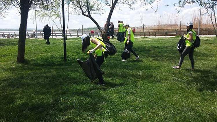 Gönüllüler temiz çevre için iş başında