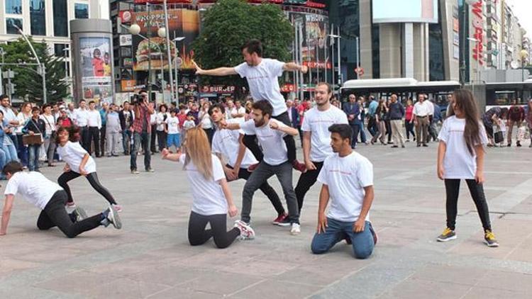 Kızılay’da ‘eleman aranıyor’ dansı