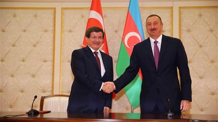 Davutoğlu: Türkiye ve Azerbaycan omuz omuza yürüyen iki kardeş