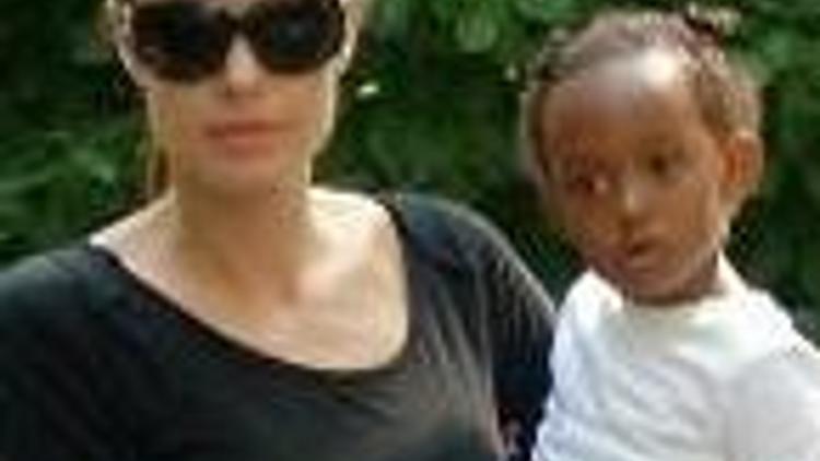 Angelina Jolie yine hamile