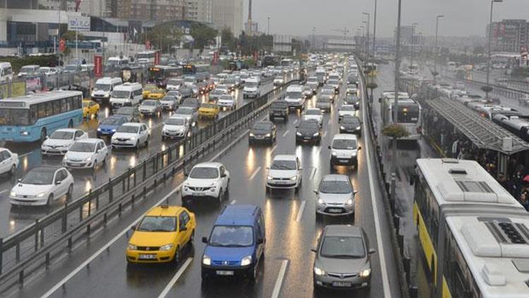 İstanbulda yağmur var trafik felç