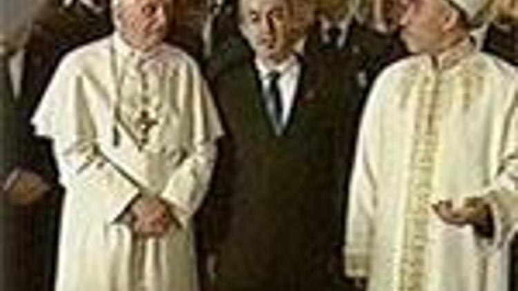 Benedict XVI turns to Mecca at Istanbul mosque