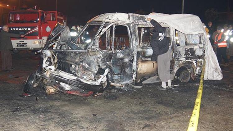 Minibüsle çarpışan otomobilin LPG tankı patladı: 6 ölü, 4 yaralı