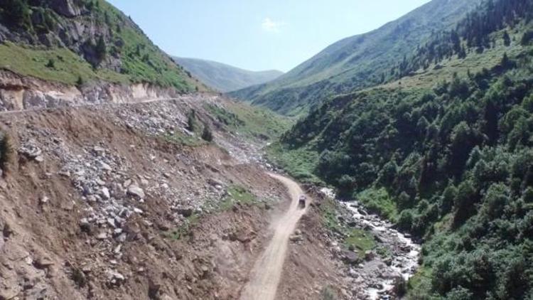 Yeşil Yol’un duvarları yaylaları ortadan bölmeye başladı