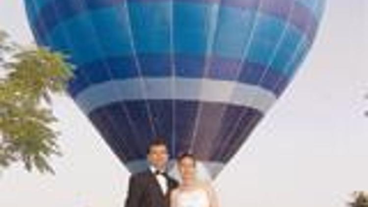 THK, havada evlenmek isteyenlere uçak ve balon kiralıyor