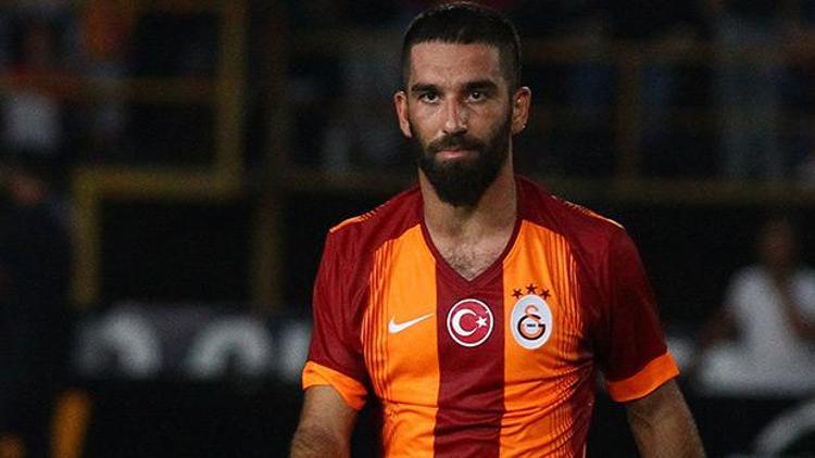 Arda Turan yeniden Galatasaray forması giydi